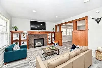 Image de Fantastic 4-bedroom house with Ac in vibrant Indianapolis