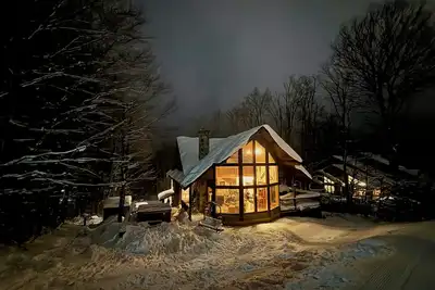 Image de Slopeside living on Winterset with Hot Tub, Games, and Ev Charger