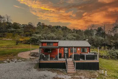 Image de Cozy Getaway, Hot Tub & Campfire area