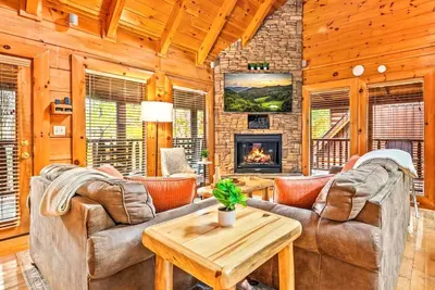 Image de Hot Tub ✩ 2 King Beds ✩ Mins to Pigeon Forge