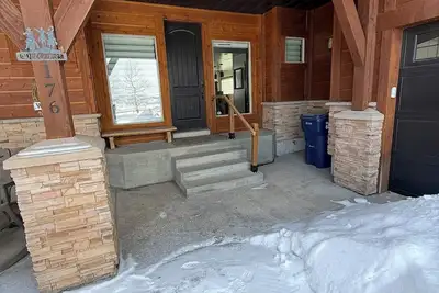 Image de Welcoming 5-bedroom townhome on the golf course