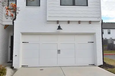 Image de Bright, charming, modern townhouse in Winder