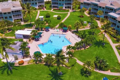 Image de Sanibel Beach Club condo on the beach with Ac, linai, hot tub and swimming pool