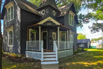 Image de Charming 4-bedroom Gingerbread Victorian in Webster City