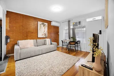 Image de A Family Gem and a Sunshine Edge