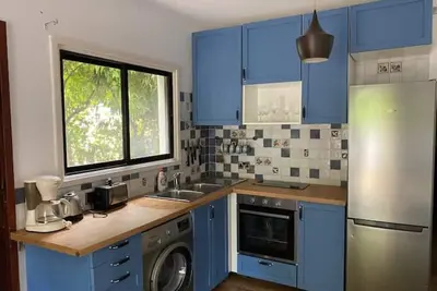 Image de Newly Renovated Apt with Private Garden - 7 Min Walk to Beach