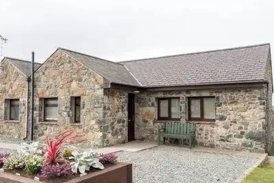 Image de Wren Cottage, pet friendly, with a garden in Llangaffo