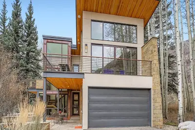 Image de Vail Golf Course/Booth Creek – Sleek 5-Bedroom, 6-Bath Mountain Modern Duplex
