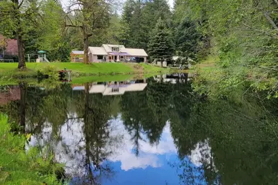 Image de Sasquatch Sanctuary | Hot Tub, Pond, Mountain Views
