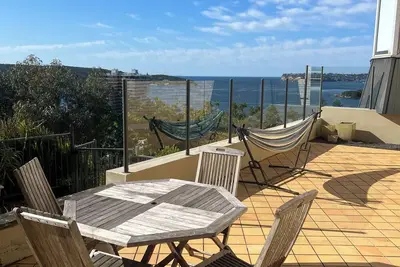 Image de Epic views from large terrace & living rooms of quiet 2 bed  Fairlight apartment