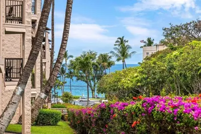 Image de Beachfront Paradise Air Conditioner Ocean Wave Sand Pool Hot Tub Sauna