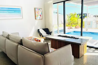 Image de Haven 24 - beautiful marina home with private pool and jetty