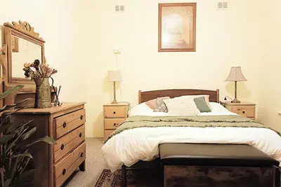 Image de Beautiful 3 bedroom home. Central Murray Bridge. Oval view. Walk to Murray River