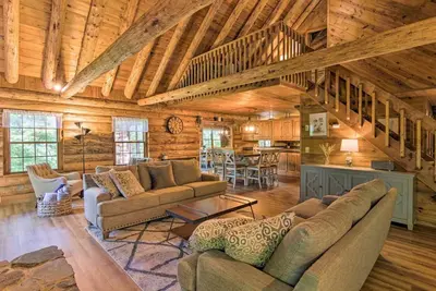 Image de New! Private Cabin w/ Spacious Kitchen and Dining!