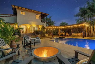 Image de Beachfront Compound with Large guest house and 4 new suites. Sleeps 20+