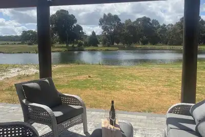 Image de Welcome to your Lakeside Retreat - a beautiful farmhouse in Wilyabrup.