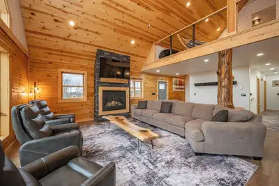 Image de New! Ski In/Out Lake Area Home w/ Hot Tub