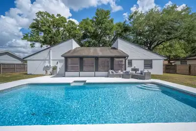 Image de 3/2 Beautiful Pool Home + Garage + Pet Friendly