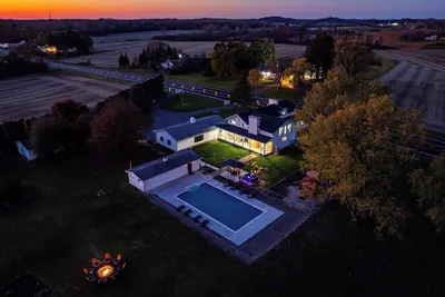 Image de 8br Family Oasis w/ Pool, Hot Tub, Firepit, and Playground!