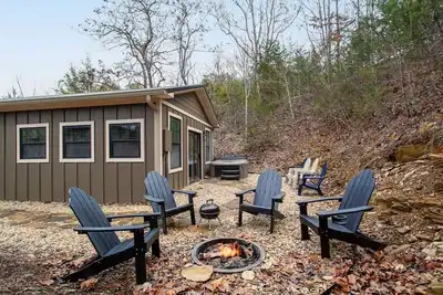 Image de Whiskey Duo: 2 Cabins SidebySide, HotTubs, Firepit