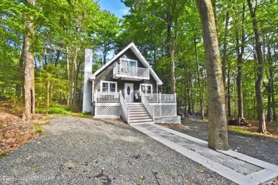 Image de Charming poconos chalet with 3-bedroom and scenic views, Cozy mountain retreat.