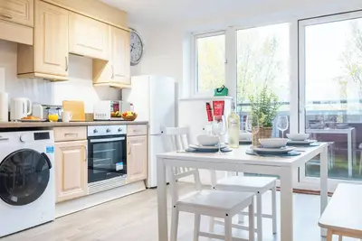 Image de Modern 2br Apartment with Water Views & Balcony