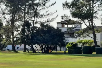 Image de La Tour D'Orgueil vacances En Provence
