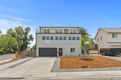 Image de Spacious 4-bedroom house with fitness room, sauna, hot tub in vibrant Denver