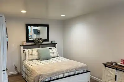 Image de Private Salinas Casita Queen Bed, Walk to Downtown Salinas & 15 Mins to Monterey