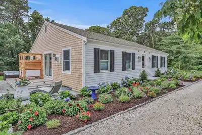 Image de 2 bedroom - private fenced yard - walk to bike trail or great pond