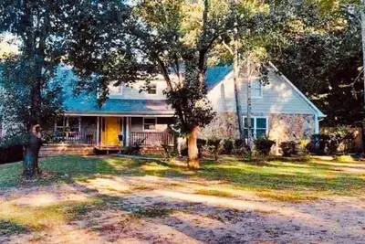 Image de 5-Bedroom 4 bath, Oasis with Pool, Outdoor Bar & Scenic Cloud Room