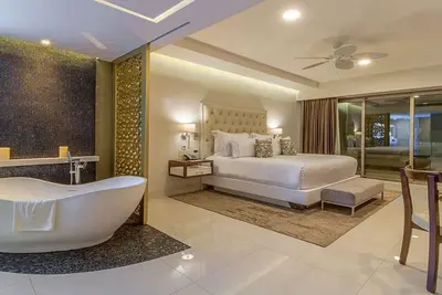 Image de 3bd Oceanfront Residence located on Garza Blanca Resort & Spa Beach Cancun