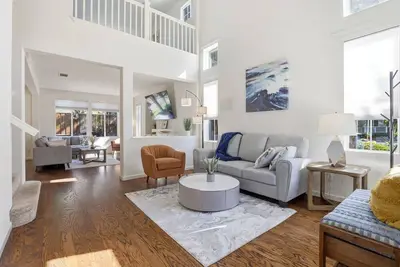 Image de Modern Spacious 3 Bd/2. 5 Ba - King Suite - Office