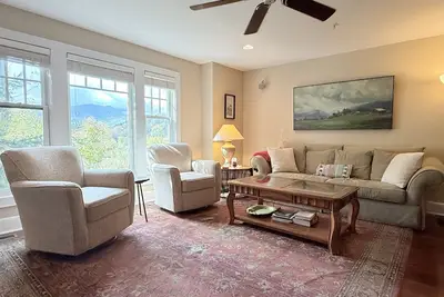 Image de Peaceful Timber Views, Fireplaces, Decks & Comfort