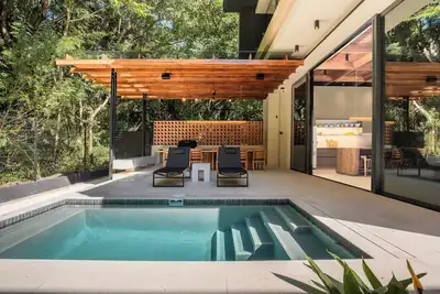 Image de Brand New Contemporary Surf Haven in Guiones walk to Beach, Restaurants & Shops