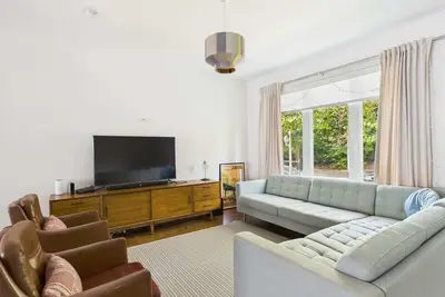 Image de Gated Family Home w/ Chef’s Kitchen