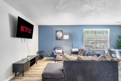 Image de Walk to At&T Stadium - Modern 2br Game Day Stay