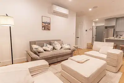 Image de Japandi Style 1Bd in Brooklyn W/D