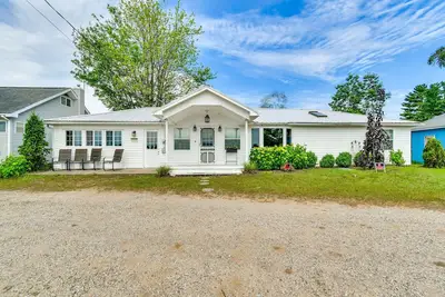 Image de Lakefront Gladwin Vacation Rental w/ Deck & Dock!