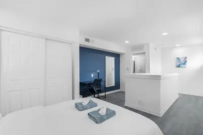 Image de 6 Min to Love Field – Cozy 2br with Parking