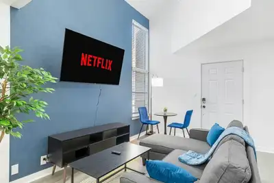 Image de 6 Min to Love Field – Cozy 2br with Parking