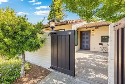 Charming Holiday Haven in Wine Country