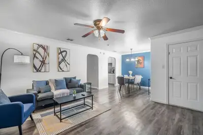 Image de Game Day Ready! 2br Across At&T & Six Flags