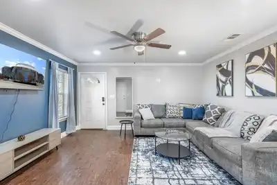 Image de Game Day Ready! 2br Across At&T & Six Flags