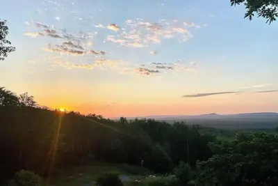 Image de Charming 4-Bedroom Log Home in Peaceful Liberty With Mountain Vibes