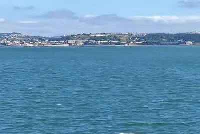 Image de 🌴 Petit Paradis face à l’Océan – Détente et Charme à Cova do Vapor 🌊