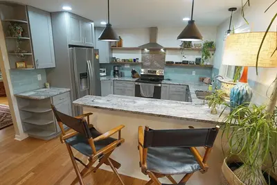 Image de Woodsy Retreat/Quiet/1mile to Lenovo Center/Trails