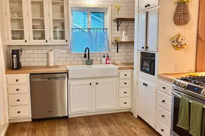 Image de Cozy 3br Waco Retreat • Pet Friendly • Fire Pit & Fully Stocked Kitchen