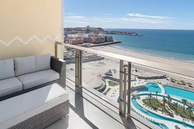 Image de One 1504 – Refined Beach Escape Featuring Striking Beachfront Views