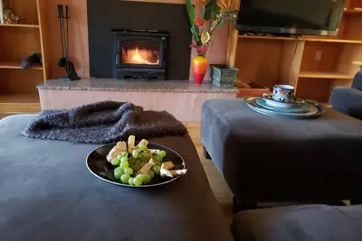 Image de Quiet private garden home 2 queen brms, huge kitchen. Feel right at home.